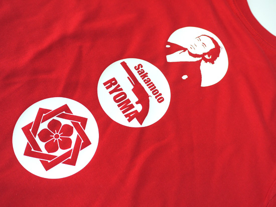 坂本龍馬Tシャツ「ピストル」(紅)